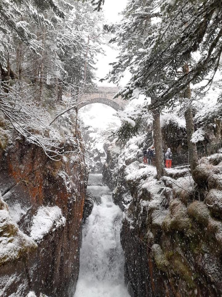 Au Dessus Des Toits Cauterets Exterior foto